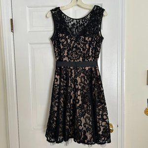 Betsy & Adam Sheer Lace Sweetheart Neckline Dress, size 10